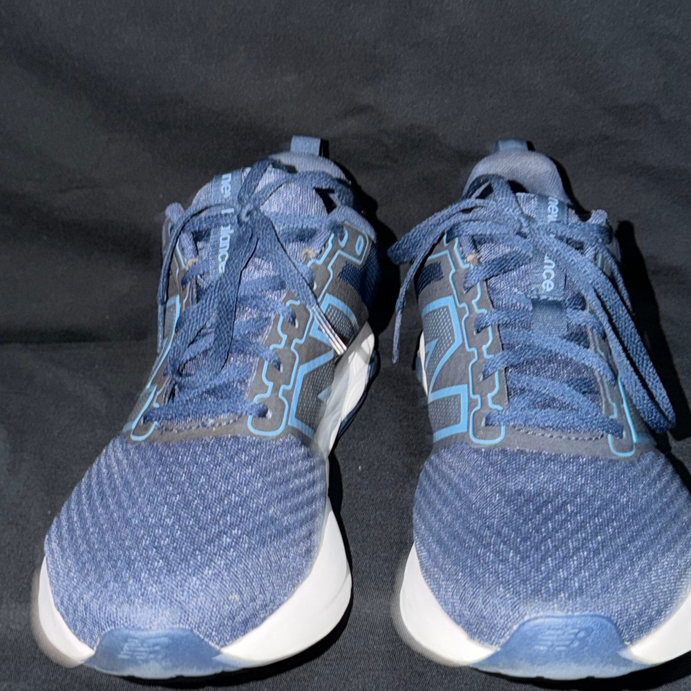 New Balance 460 women’s 9.5 Navy and Light Blue Athletic Sneakers